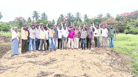 అక్రమ మట్టి తవ్వకాలను నిలిపివేయాలి