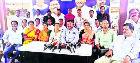 రాజన్నదొరపై తప్పుడు మాటలు మాట్లాడితే ఖబడ్దార్‌