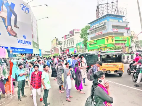 ఆర్టీసీ ప్రయాణికులకు అవస్థలు