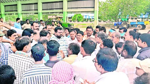 పసుపు రైతుల ఆందోళన