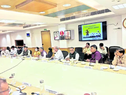 సీసీఐ కొనుగోళ్ల విధానం కొనసాగించాలి