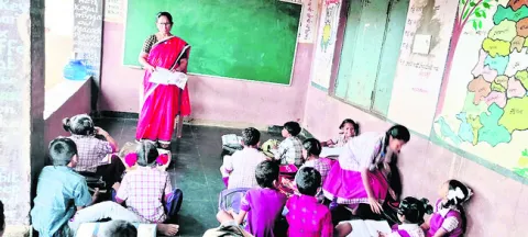64 మంది విద్యార్థులు.. ఇద్దరు టీచర్లు