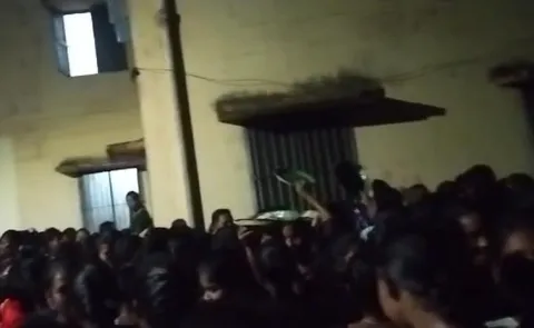 Au క్యాంపస్ లో ఆహార సౌకర్యాలు అస్సలు బాగోలేదు