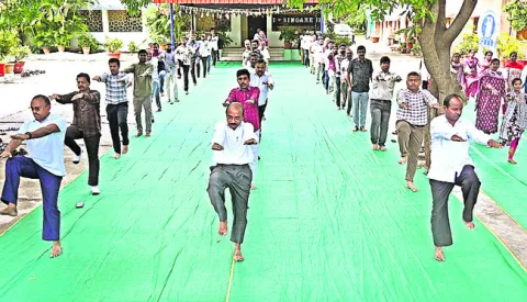 ఆరోగ్య రక్షణకు యోగా శిబిరాలు