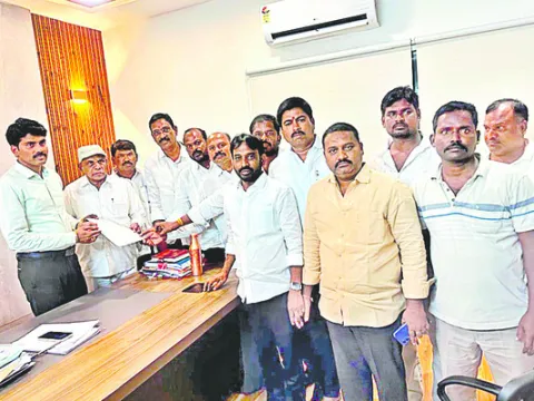 ఎనికేపల్లి రైతులకు న్యాయం చేయండి