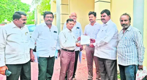 పాత విధానంలోనే  పంట రుణాలు ఇవ్వాలి