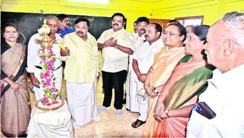 డీఎంకేతోలోనే విద్యాభివృద్ధికి ప్రాధాన్యం