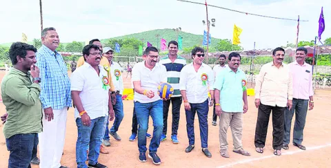క్రీడాకారుల ప్రతిభ వెలికితీసేందుకే పోటీలు