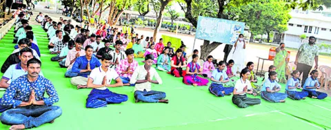 నిత్య జీవితంలో యోగా అంతర్భాగం కావాలి 