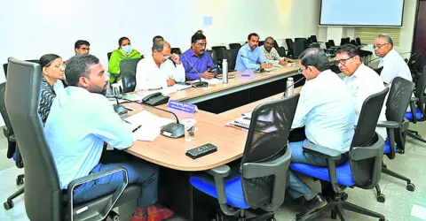 భూ సేకరణలో వేగం పెంచాలి