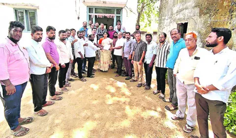 ఇంటిగ్రేటెడ్‌ స్కూల్‌ కోసం ఆందోళన
