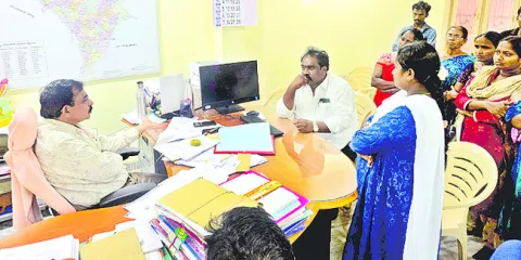 మా స్కూలు మాకు కావాలి! 