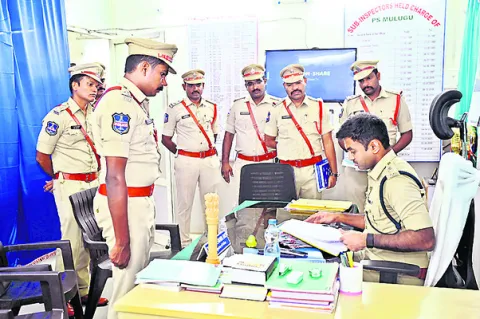 ఫిర్యాదుదారులతో మర్యాదగా ప్రవర్తించాలి 