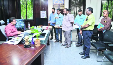 ప్రాజెక్టుల భూ సేకరణ వేగవంతం 