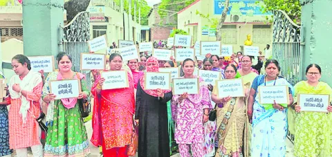 సొంత మండలంలోనే బదిలీ చేయాలి 
