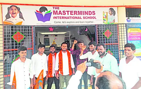 షార్ట్‌ సర్క్యూట్‌తో ఇల్లు దగ్ధం 