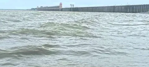 తుంగభద్రకు పోటెత్తిన వరద 