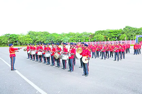 బ్రాస్‌ బ్యాండ్‌ టీమ్‌ ప్రదర్శన భేష్‌ 