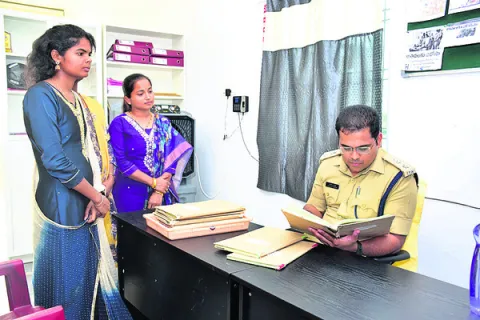బాధితులకు భరోసాగా ఉండాలి