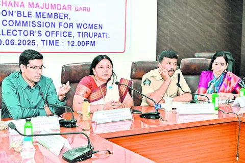 ప్రతిశాఖలోనూ మహిళా కమిటీలు 
