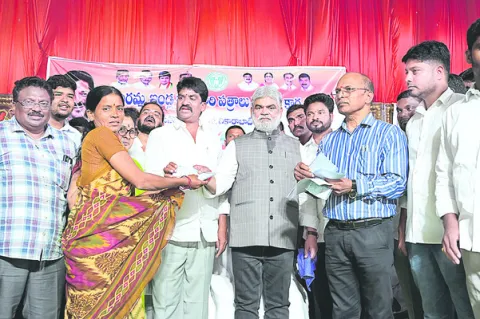 ప్రతి గడపకూ సంక్షేమం 