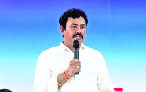 వైఎస్‌ జగన్‌ పర్యటనలకు ప్రజలు బ్రహ్మరథం 