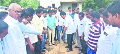 మహనీయుల ఆశయ సాధనకు కృషి 
