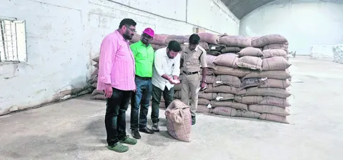 ●పక్కాగా పక్కదారి..
