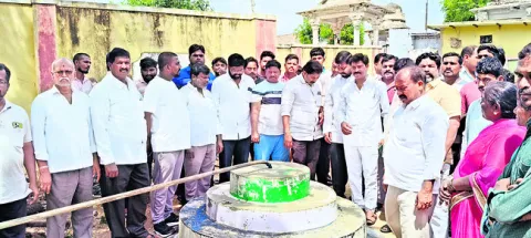 ‘కూటమి’ నాయకుల ధ్వంస రచన 