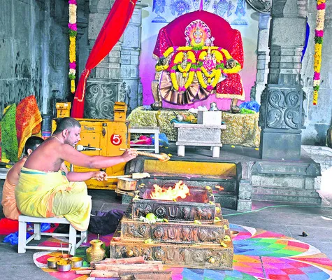నృసింహుడికి విశేష పూజలు
