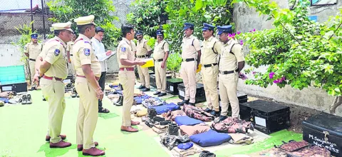పోలీస్‌స్టేషన్‌ తనిఖీ
