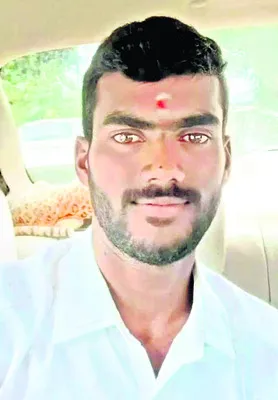 ఉరేసుకుని యువకుడి బలవర్మణం