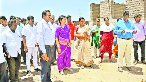 అభివృద్ధి పనులు వేగవంతం చేయండి