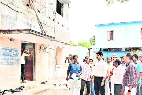 అబివృద్ధి పనులను వేగవంతం చేయండి 