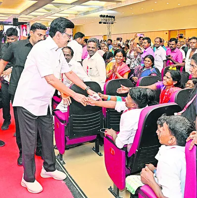 తమిళావనికి వళ్లువర్‌ కోట్టం అంకితం
