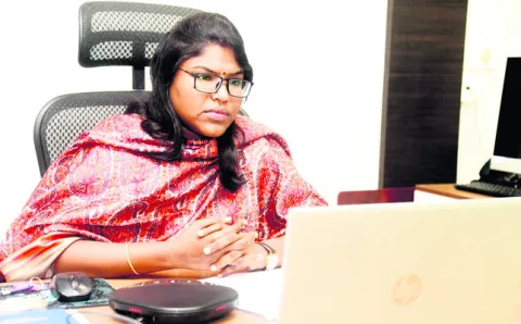 పారిశ్రామికవేత్తలుగా మహిళలను తీర్చిదిద్దాలి 