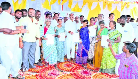 అర్హులందరికీ ఇందిరమ్మ ఇళ్లు 