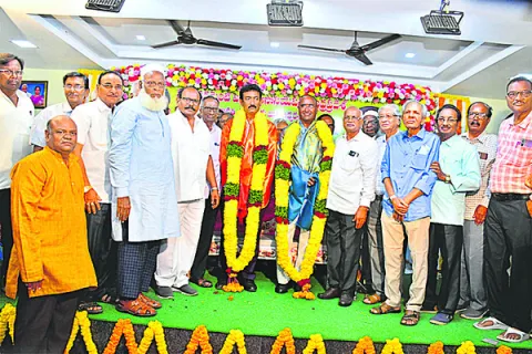 పెన్షనర్ల సమస్యల పరిష్కారానికి కృషి 
