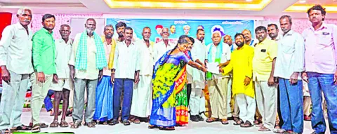 భూ రికార్డులు మార్చేలా చూడండి 
