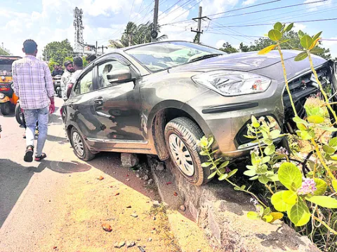 ప్రమాదాలకు నిలయంగా రేకుర్తి వంతెన
