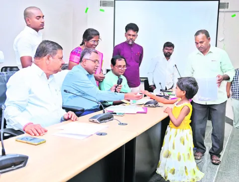 బెస్ట్‌ అవైలబుల్‌ స్కూళ్లకు విద్యార్థుల ఎంపిక 
