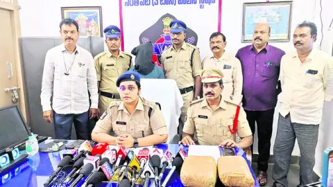 గంజాయి విక్రయిస్తుండగా.. 