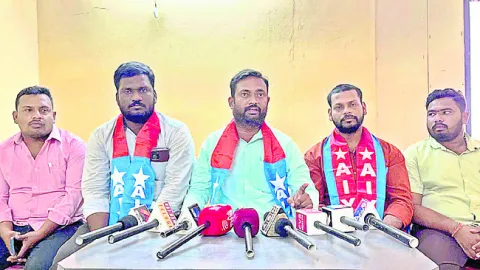 ‘యోగాంధ్ర కాదు.. ఉద్యోగాంధ్ర కావాలి’ 