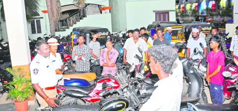 మైనర్లు వాహనాలు నడిపితే చర్యలు 