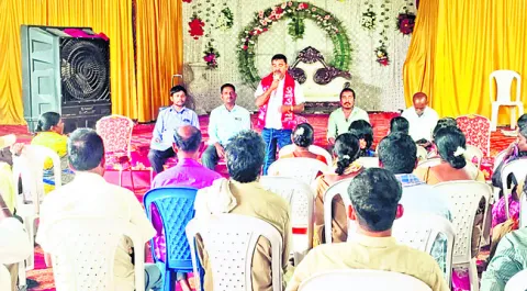 జీపీ ఉద్యోగుల సమస్యలు పరిష్కరించాలి