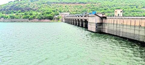 శ్రీశైలానికి పెరుగుతున్న వరద  