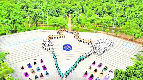 కారాగారంలో వినూత్న యోగా 