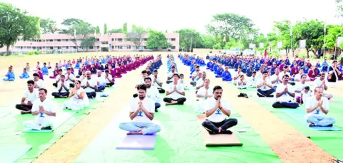 యోగాతో ఆరోగ్యం పదిలం 