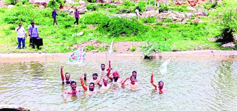 కన్నీటి కష్టాలు పట్టవా? 