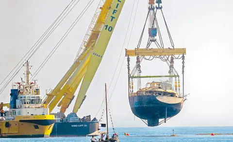 Sunken Bayesian superyacht lifted from waters off Sicily15